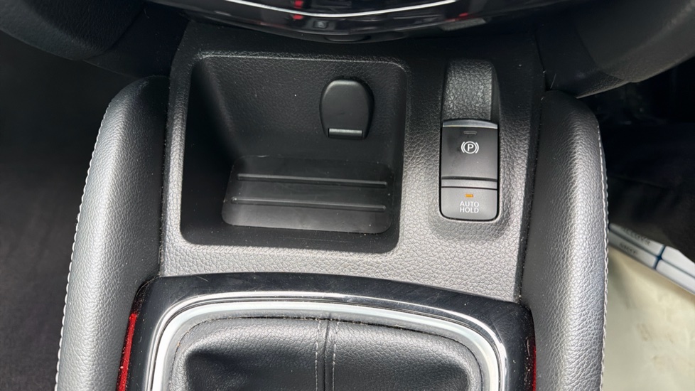 Nissan Qashqai 1.3 DiG-T N-Connecta 5dr Petrol Hatchback - Image 29