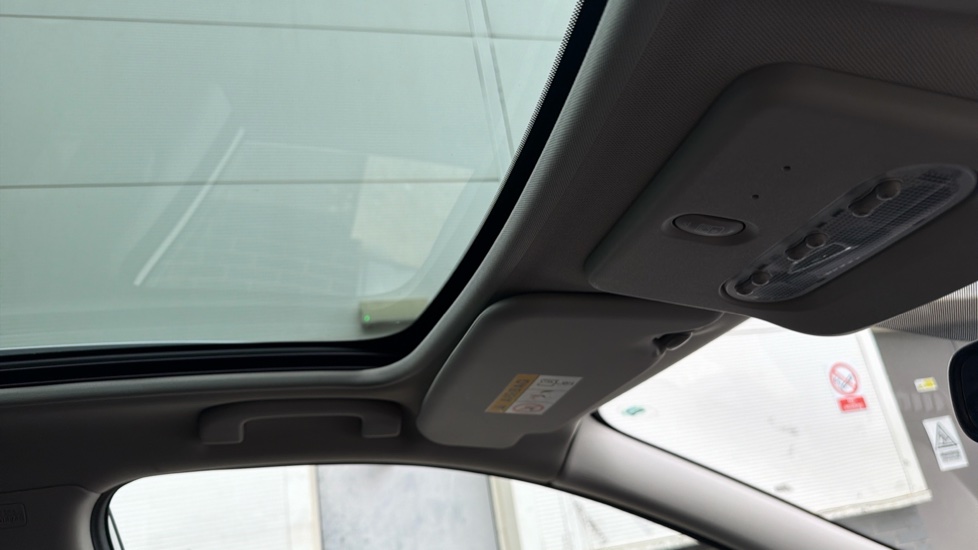 Nissan Qashqai 1.3 DiG-T N-Connecta 5dr Petrol Hatchback - Image 32