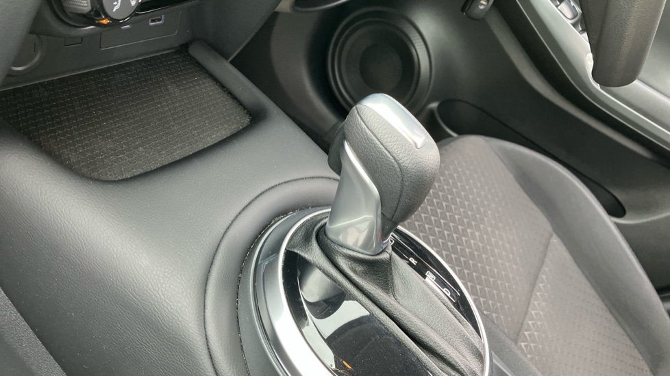Nissan Juke 1.0 DiG-T Acenta Premium 5dr DCT Petrol Hatchback - Image 13