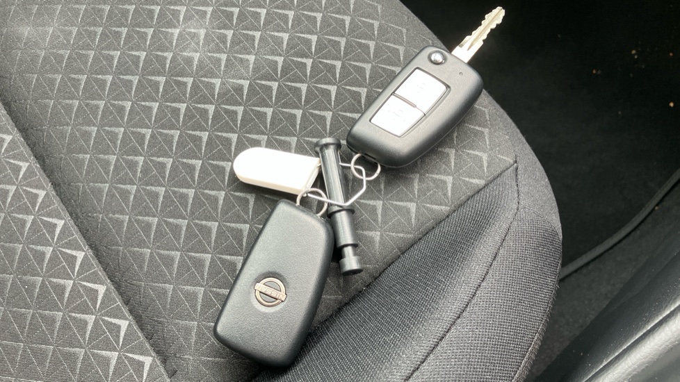 Nissan Juke 1.0 DiG-T Acenta Premium 5dr DCT Petrol Hatchback - Image 20