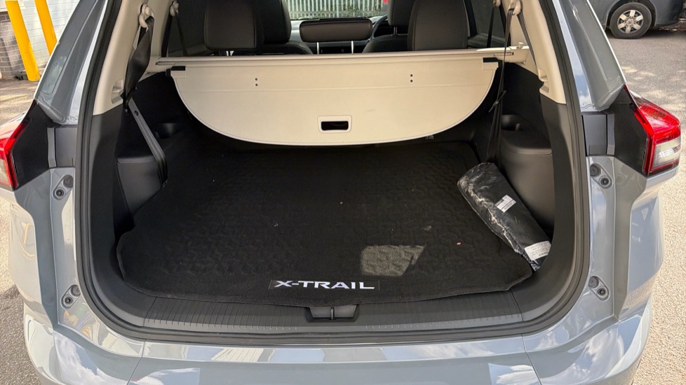 Nissan X-Trail 1.5 E-Power E-4orce 213 Tekna 5dr [7 Seat] Auto Hybrid Station Wagon - Image 4