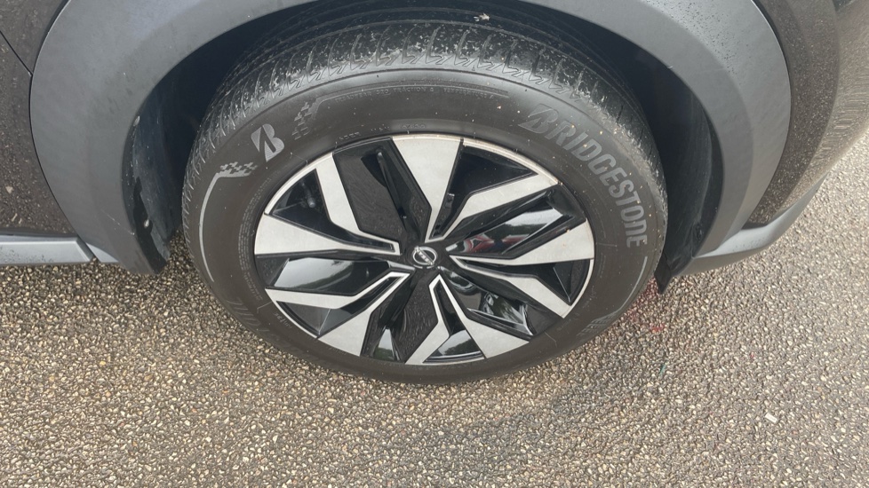 Nissan Juke 1.0 DiG-T 114 Acenta 5dr Petrol Hatchback - Image 38