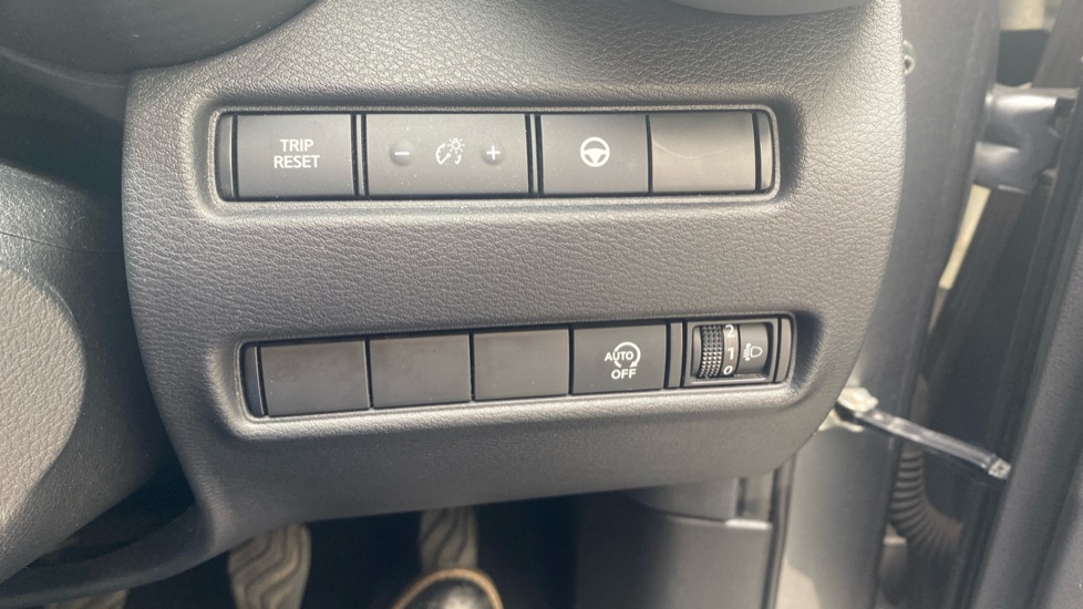Nissan Juke 1.0 DiG-T 114 Tekna 5dr Petrol Hatchback - Image 35
