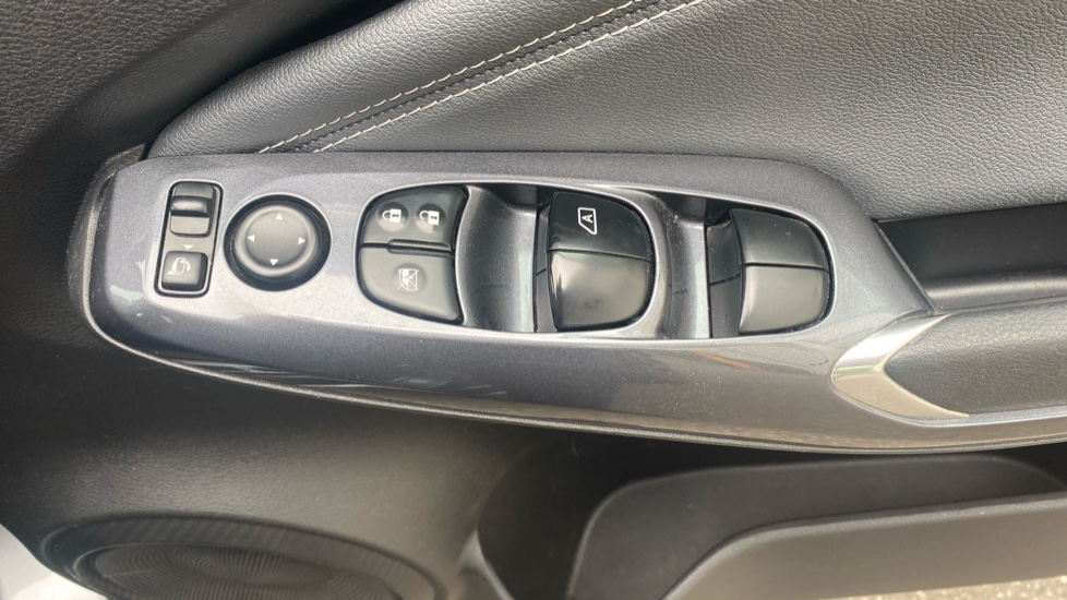 Nissan Juke 1.0 DiG-T 114 Tekna 5dr Petrol Hatchback - Image 36