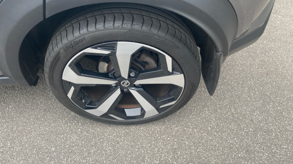 Nissan Juke 1.0 DiG-T 114 Tekna 5dr Petrol Hatchback - Image 41