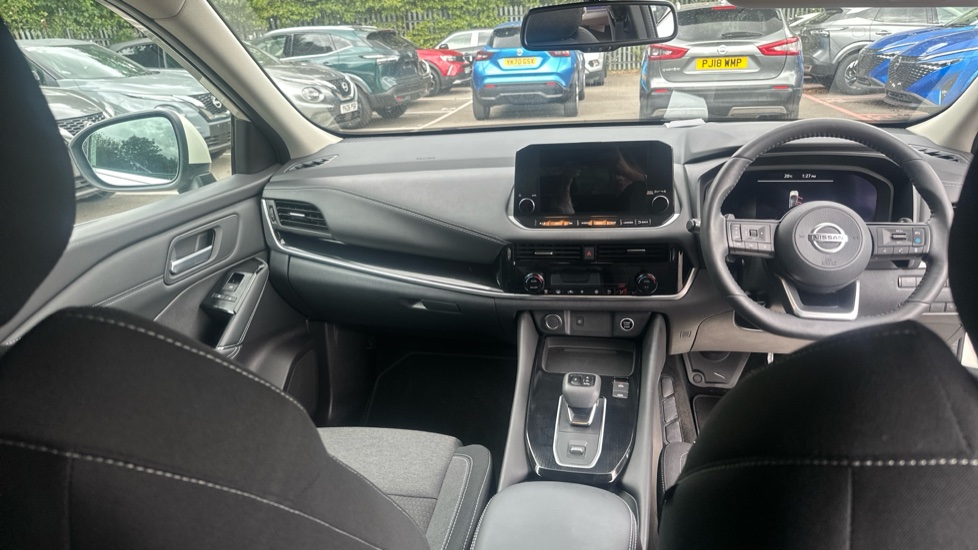 Nissan Qashqai 1.3 DiG-T MH 158 Premiere Edition 5dr Xtronic Petrol Hatchback - Image 10