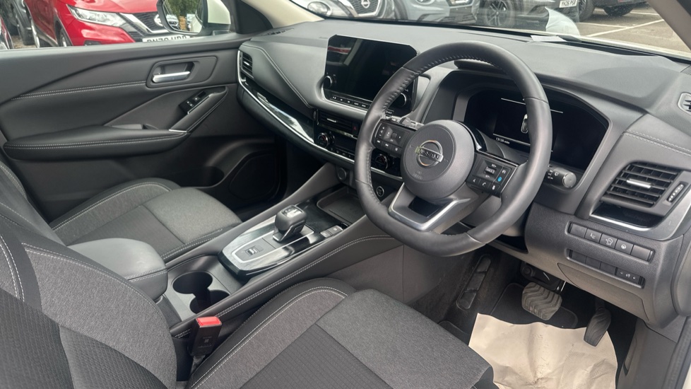 Nissan Qashqai 1.3 DiG-T MH 158 Premiere Edition 5dr Xtronic Petrol Hatchback - Image 11
