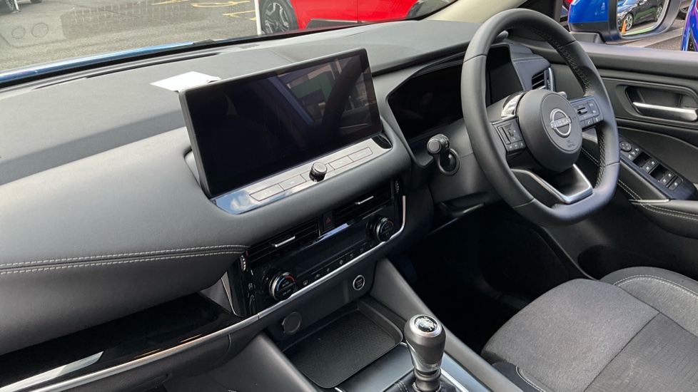 Nissan Qashqai 1.3 DiG-T MH 158 N-Connecta 5dr Petrol Hatchback - Image 9
