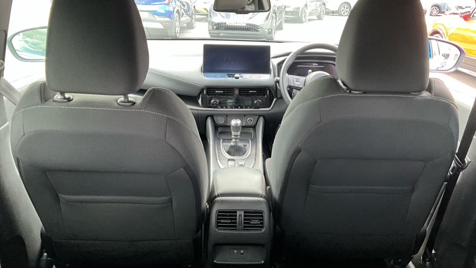Nissan Qashqai 1.3 DiG-T MH 158 N-Connecta 5dr Petrol Hatchback - Image 21