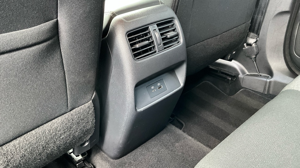 Nissan Qashqai 1.3 DiG-T MH 158 N-Connecta 5dr Petrol Hatchback - Image 22