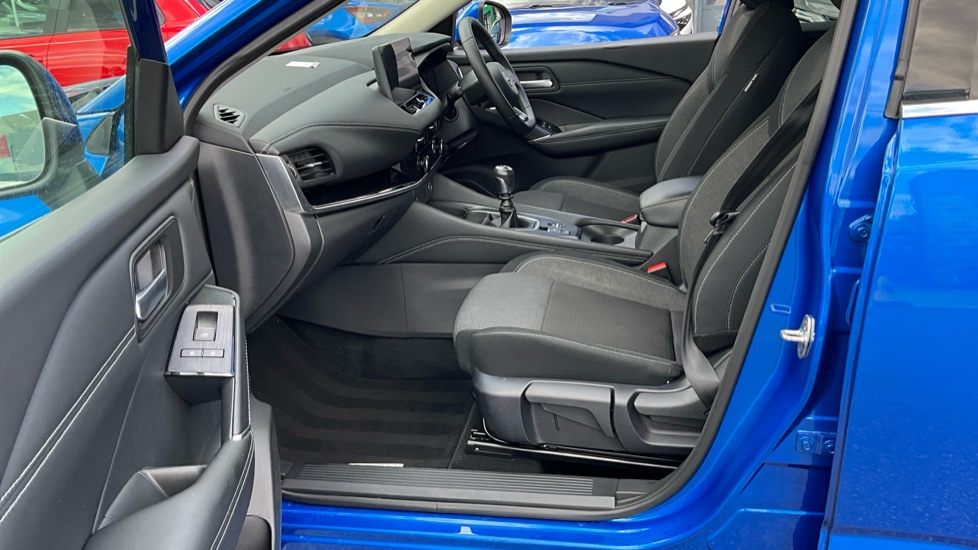 Nissan Qashqai 1.3 DiG-T MH 158 N-Connecta 5dr Petrol Hatchback - Image 23