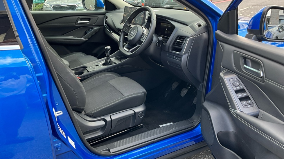 Nissan Qashqai 1.3 DiG-T MH 158 N-Connecta 5dr Petrol Hatchback - Image 27