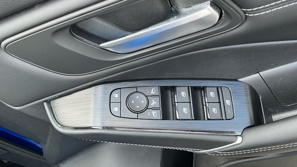 Nissan Qashqai 1.3 DiG-T MH 158 N-Connecta 5dr Petrol Hatchback - Image 28