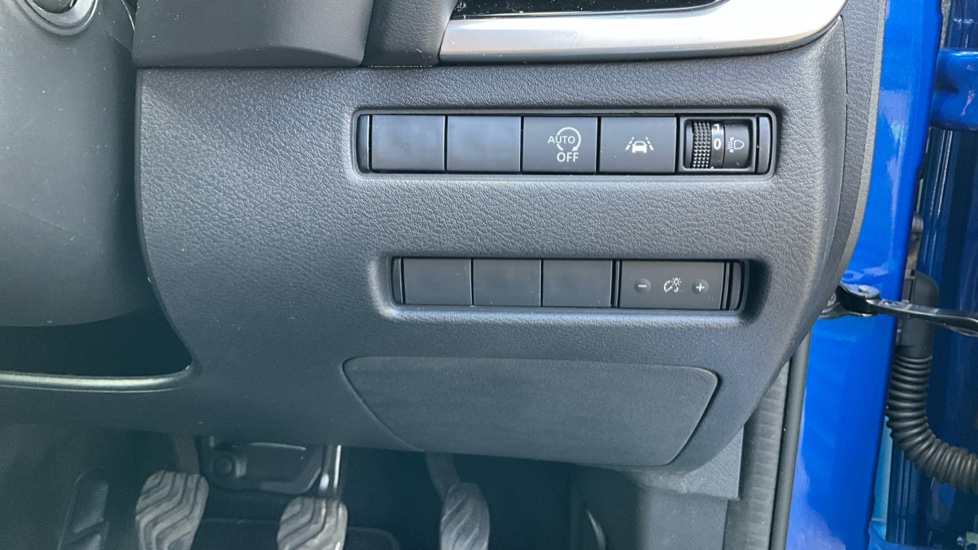 Nissan Qashqai 1.3 DiG-T MH 158 N-Connecta 5dr Petrol Hatchback - Image 29