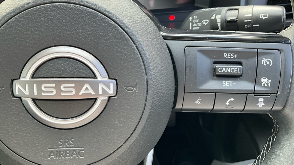 Nissan Qashqai 1.3 DiG-T MH 158 N-Connecta 5dr Petrol Hatchback - Image 31