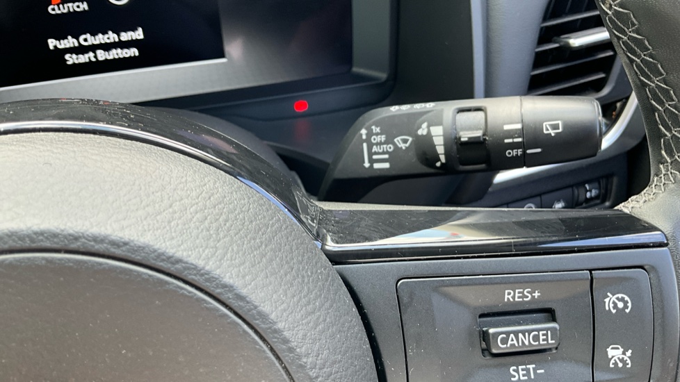 Nissan Qashqai 1.3 DiG-T MH 158 N-Connecta 5dr Petrol Hatchback - Image 32