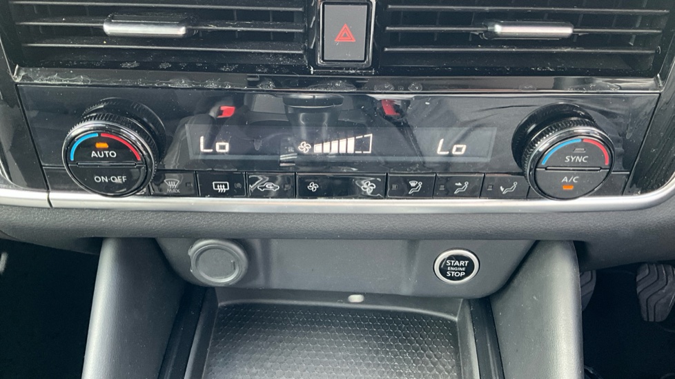 Nissan Qashqai 1.3 DiG-T MH 158 N-Connecta 5dr Petrol Hatchback - Image 39