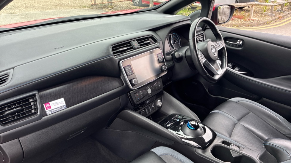 Nissan LEAF 110kW Tekna 40kWh 5dr Auto Electric Hatchback - Image 9