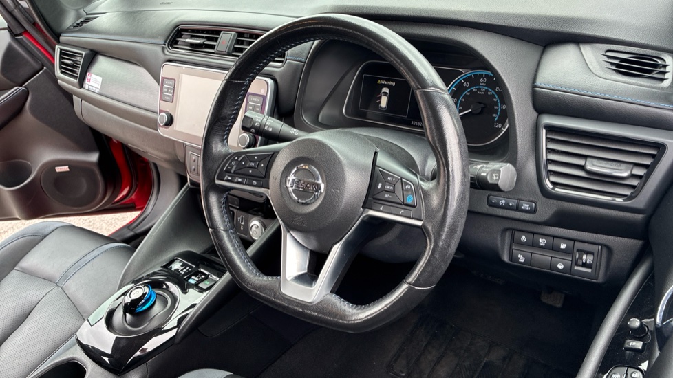 Nissan LEAF 110kW Tekna 40kWh 5dr Auto Electric Hatchback - Image 11