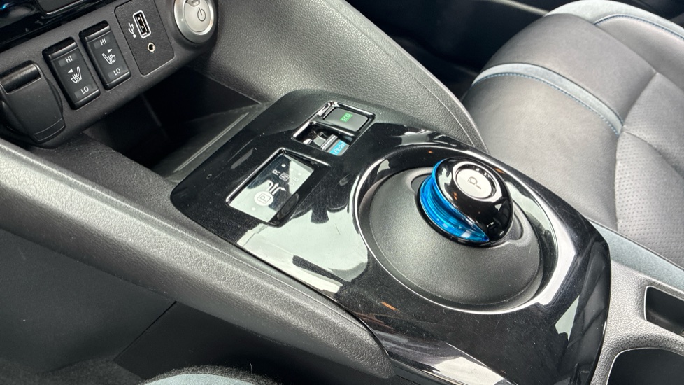 Nissan LEAF 110kW Tekna 40kWh 5dr Auto Electric Hatchback - Image 13