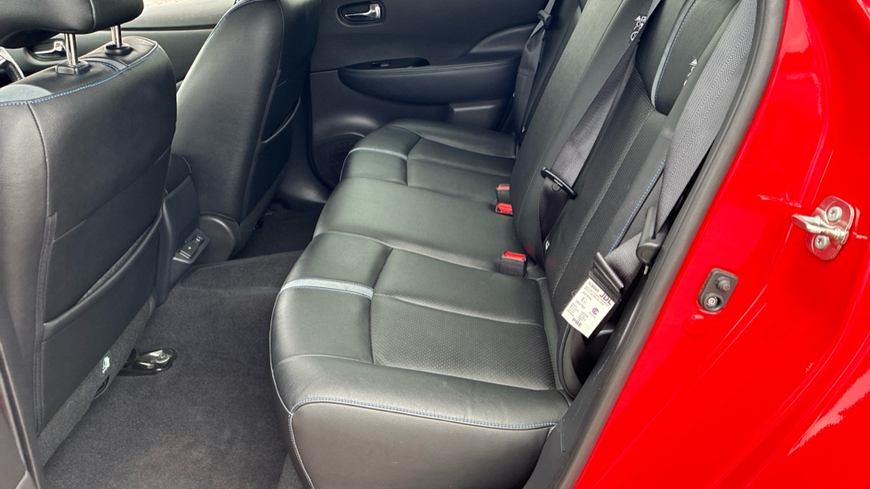 Nissan LEAF 110kW Tekna 40kWh 5dr Auto Electric Hatchback - Image 16