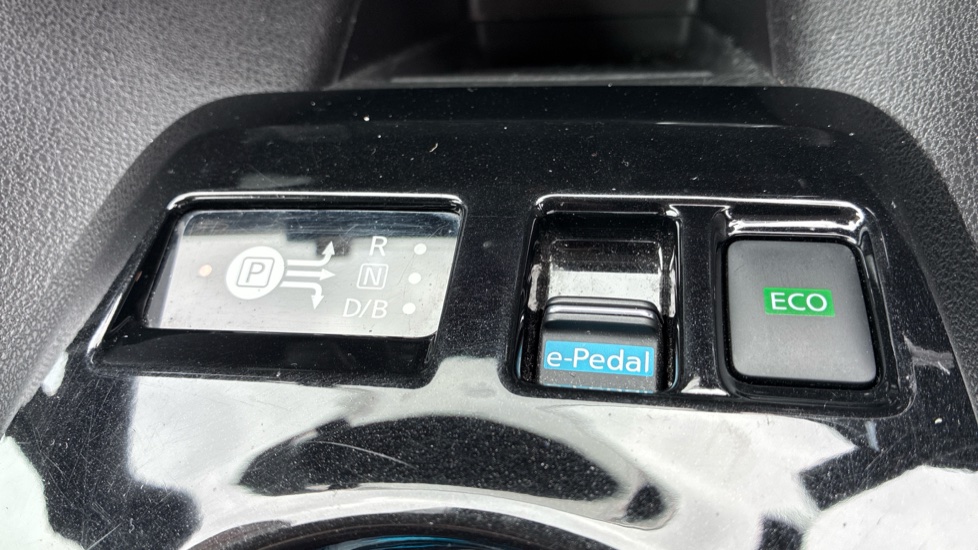 Nissan LEAF 110kW Tekna 40kWh 5dr Auto Electric Hatchback - Image 24