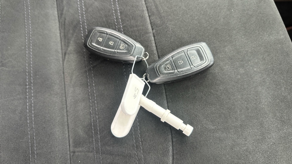 Ford Kuga 2.0 TDCi ST-Line 5dr 2WD Diesel Estate - Image 20