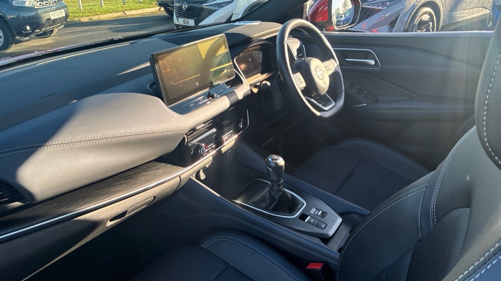 Nissan Qashqai 1.3 DiG-T MH Tekna 5dr Petrol Hatchback - Image 9