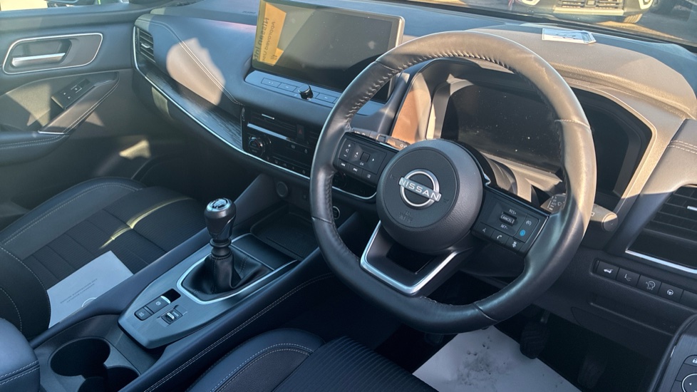 Nissan Qashqai 1.3 DiG-T MH Tekna 5dr Petrol Hatchback - Image 11