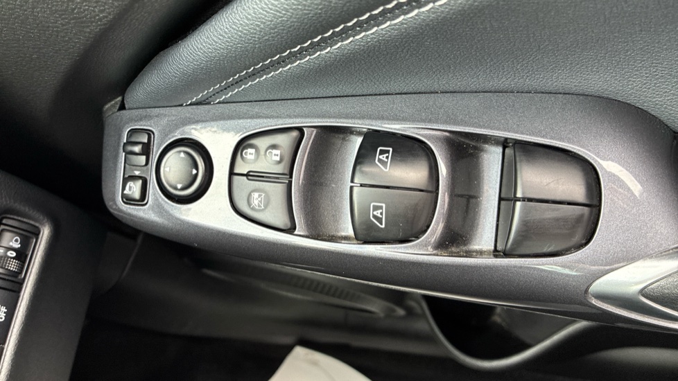 Nissan Juke 1.0 DiG-T Tekna 5dr DCT Petrol Hatchback - Image 23
