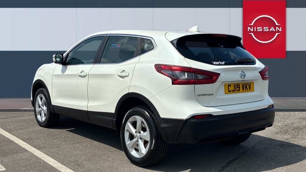 Nissan Qashqai 1.3 DiG-T Acenta Premium 5dr Petrol Hatchback - Image 2