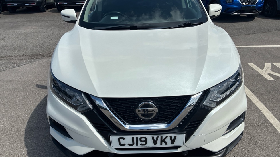 Nissan Qashqai 1.3 DiG-T Acenta Premium 5dr Petrol Hatchback - Image 8