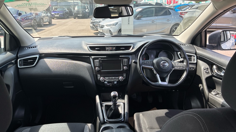 Nissan Qashqai 1.3 DiG-T Acenta Premium 5dr Petrol Hatchback - Image 10