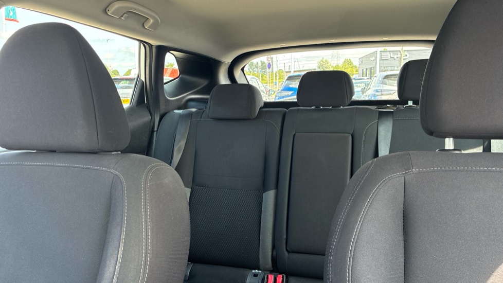 Nissan Qashqai 1.3 DiG-T Acenta Premium 5dr Petrol Hatchback - Image 15