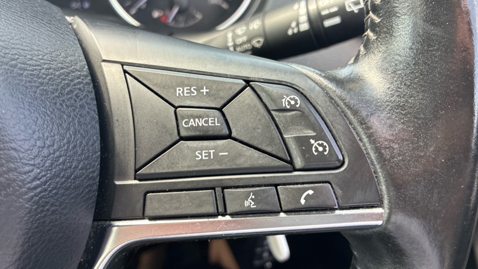 Nissan Qashqai 1.3 DiG-T Acenta Premium 5dr Petrol Hatchback - Image 23