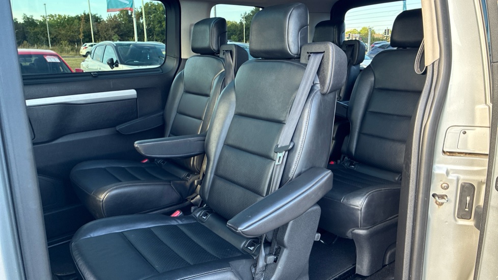 Peugeot Traveller 2.0 BlueHDi 150 Business VIP Standard 5dr Diesel Estate - Image 16