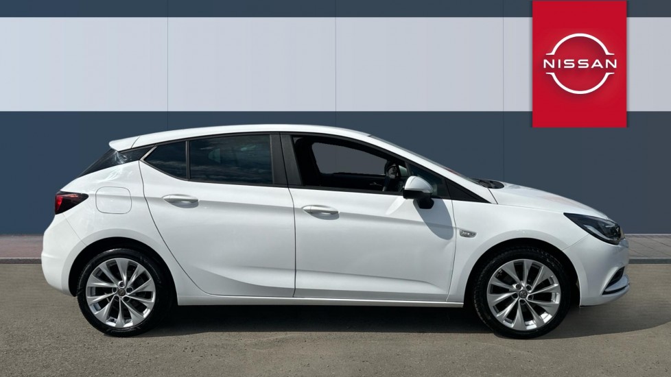 Vauxhall Astra 1.4i 16V Design 5dr Petrol Hatchback - Image 5