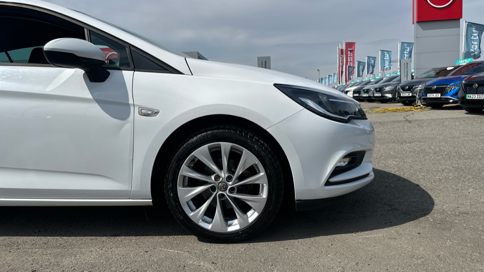 Vauxhall Astra 1.4i 16V Design 5dr Petrol Hatchback - Image 7