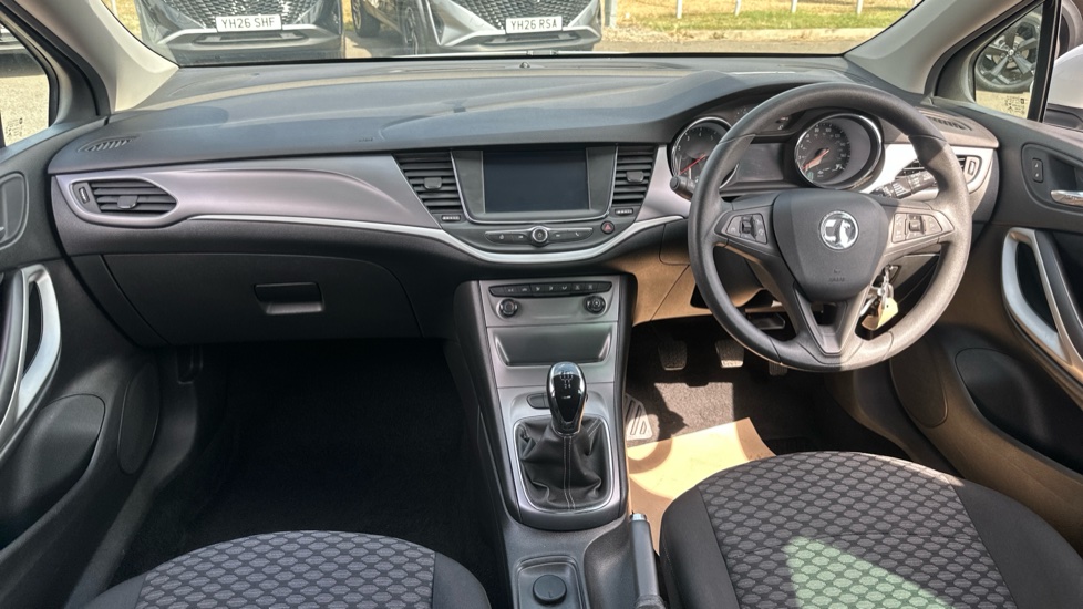 Vauxhall Astra 1.4i 16V Design 5dr Petrol Hatchback - Image 10