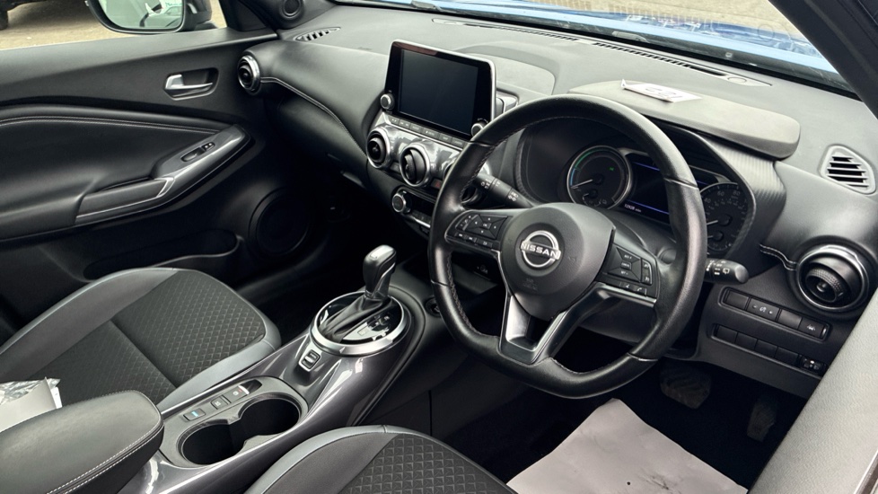 Nissan Juke 1.6 Hybrid N-Connecta 5dr Auto Hybrid Hatchback - Image 11