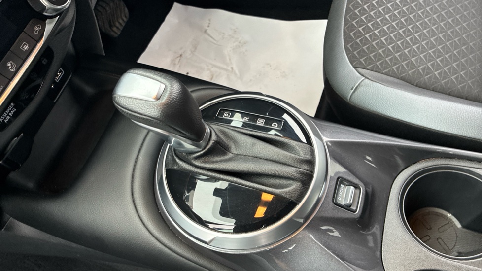 Nissan Juke 1.6 Hybrid N-Connecta 5dr Auto Hybrid Hatchback - Image 13