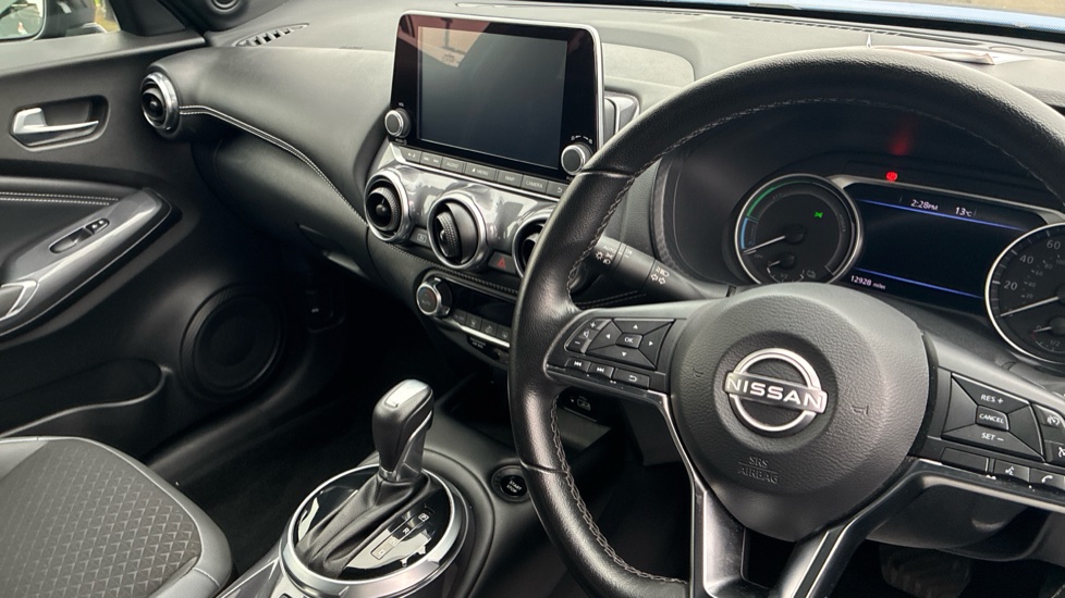 Nissan Juke 1.6 Hybrid N-Connecta 5dr Auto Hybrid Hatchback - Image 14