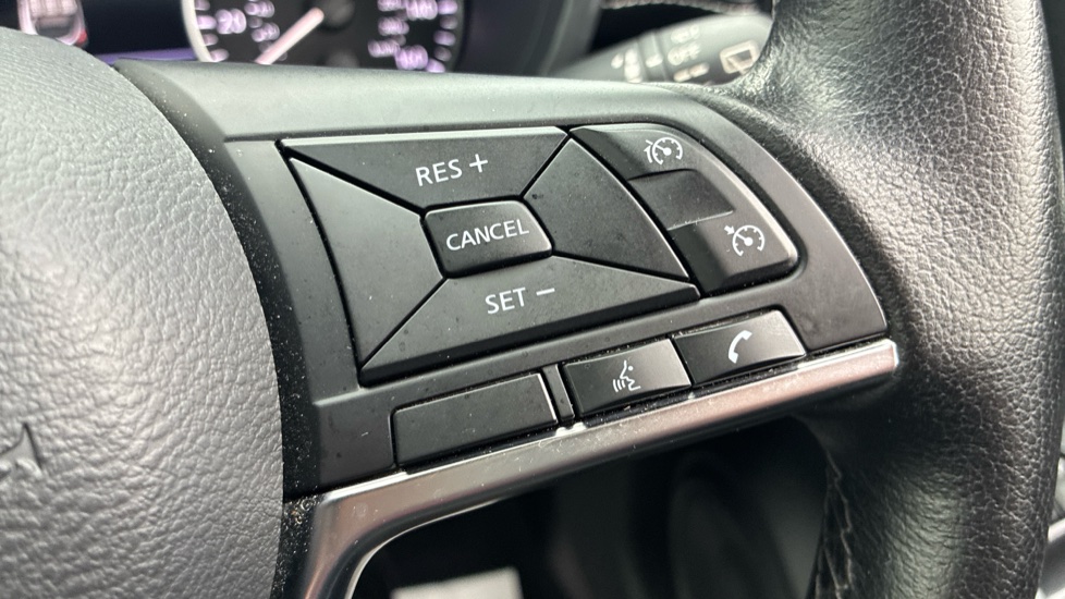 Nissan Juke 1.6 Hybrid N-Connecta 5dr Auto Hybrid Hatchback - Image 22