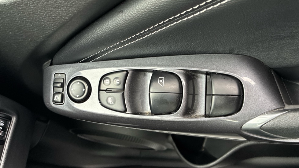 Nissan Juke 1.6 Hybrid N-Connecta 5dr Auto Hybrid Hatchback - Image 23