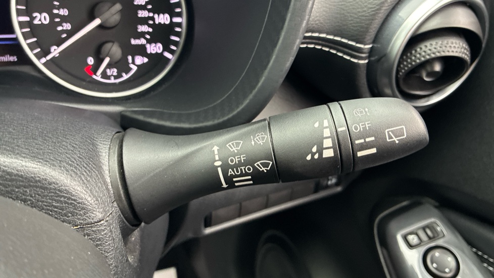 Nissan Juke 1.6 Hybrid N-Connecta 5dr Auto Hybrid Hatchback - Image 24