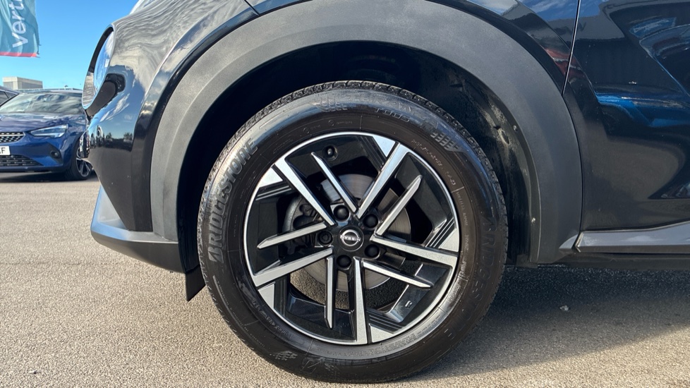 Nissan Juke 1.0 DiG-T N-Connecta 5dr DCT Petrol Hatchback - Image 7
