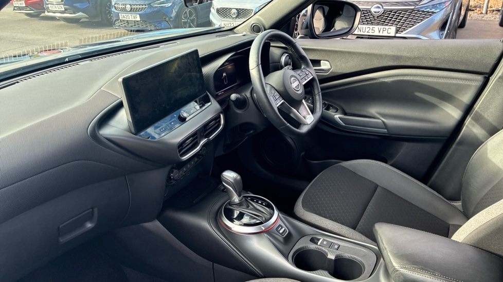 Nissan Juke 1.0 DiG-T N-Connecta 5dr DCT Petrol Hatchback - Image 9
