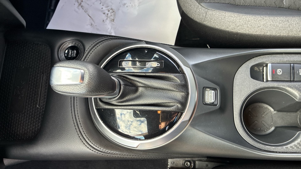 Nissan Juke 1.0 DiG-T N-Connecta 5dr DCT Petrol Hatchback - Image 13
