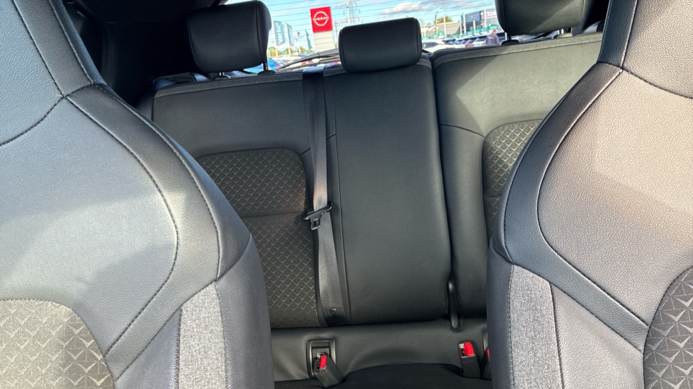 Nissan Juke 1.0 DiG-T N-Connecta 5dr DCT Petrol Hatchback - Image 15