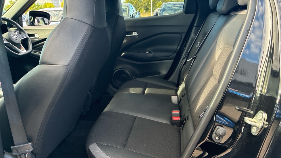 Nissan Juke 1.0 DiG-T N-Connecta 5dr DCT Petrol Hatchback - Image 16